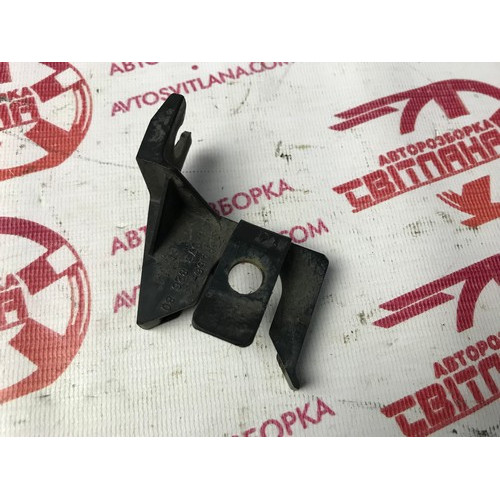 Кронштейн датчика ABS передній правий Partner / Berlingo 2008- 9657382680